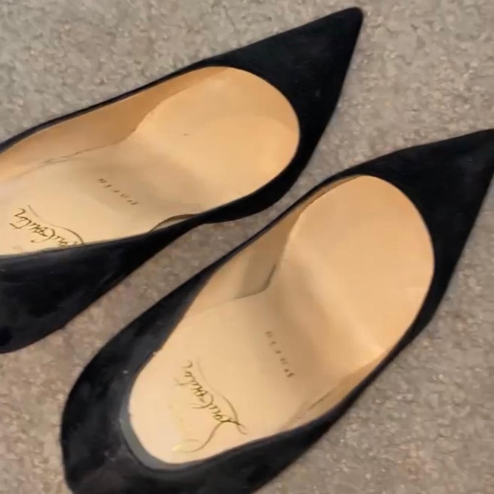 Louboutin SO KATE in suede!